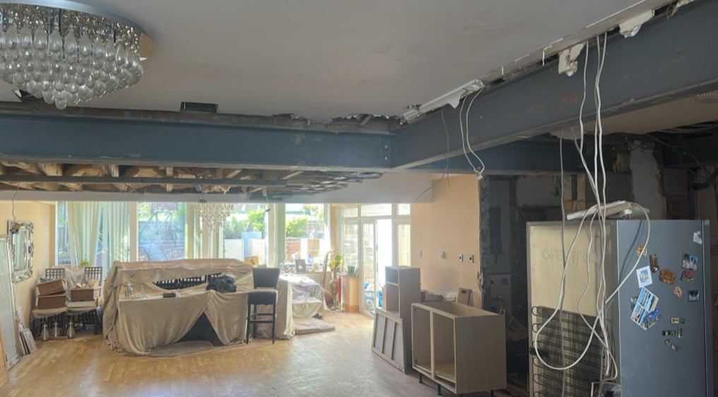 Open plan steel frame installation